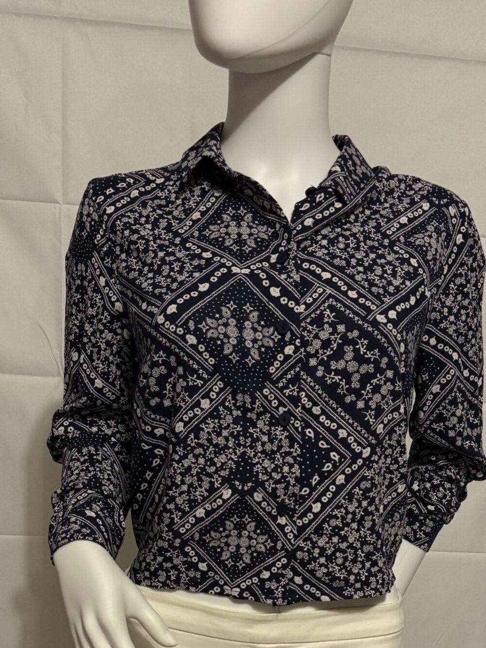 Divided H&M Navy Blue Bandana Paisley Button Front Blouse Size 8